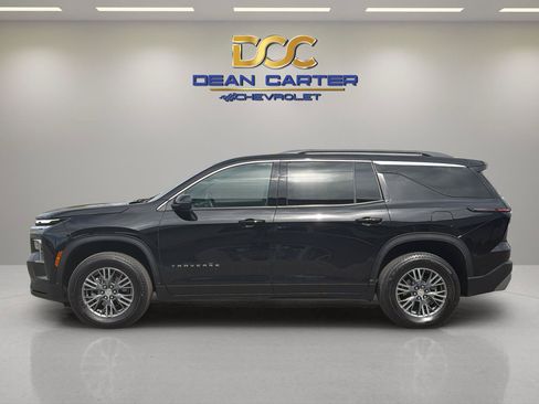 Used 2025 Chevrolet Traverse LT AWD/4WD image 2