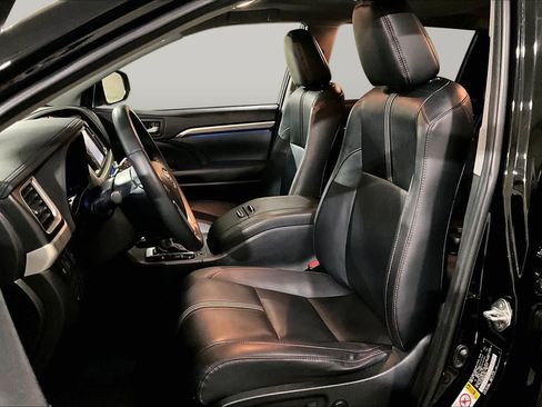 Used 2019 Toyota Highlander SE AWD/4WD image 8