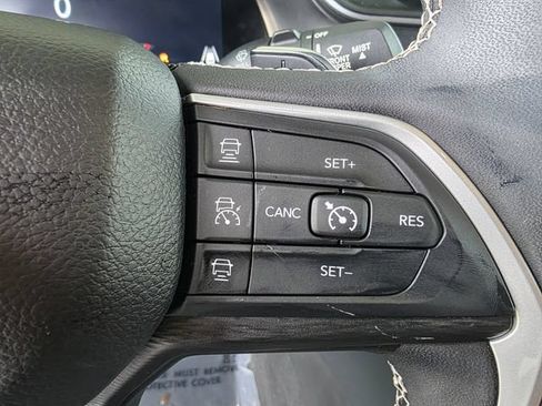 Used 2023 Jeep Grand Cherokee L Laredo AWD/4WD image 29