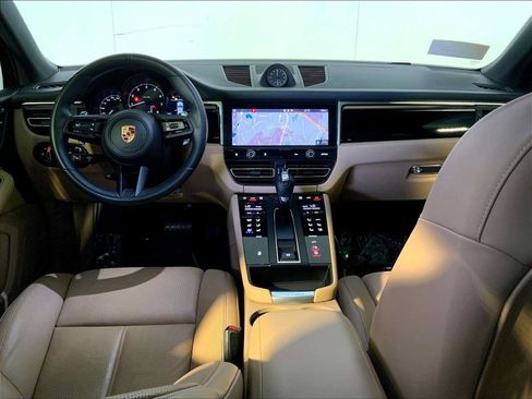 Certified 2023 Porsche Macan AWD/4WD image 14