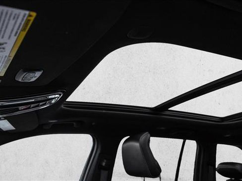 Used 2023 Jeep Grand Cherokee Overland w/ Luxury Tech Group IV image 11