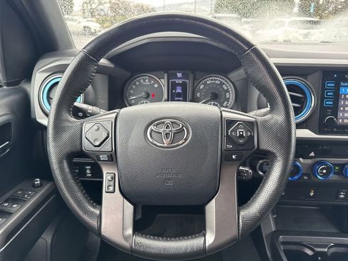 Used 2016 Toyota Tacoma TRD Off-Road w/ Towing Package image 21