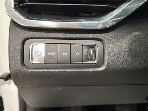 Used 2025 GMC Acadia Elevation image 30