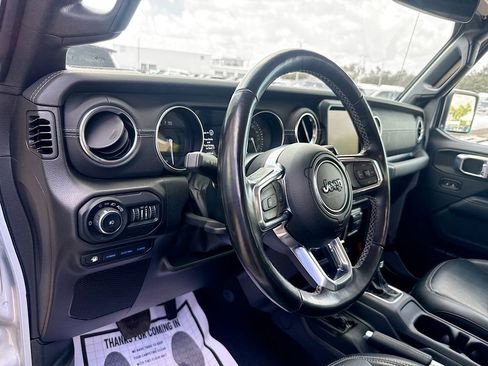 Used 2022 Jeep Wrangler Unlimited Sahara w/ Cold Weather Group image 10