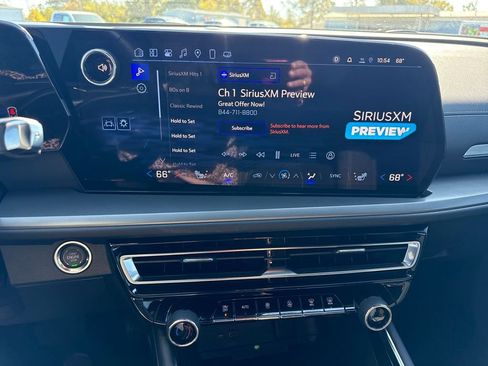 Used 2025 Chevrolet Traverse LT w/ Enhanced Driving Package image 22