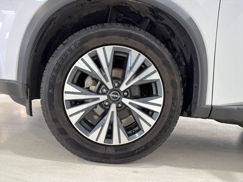 Used 2023 Nissan Rogue SV FWD image 9