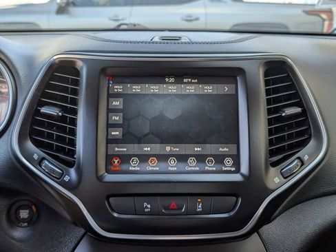Used 2022 Jeep Cherokee Latitude Plus AWD/4WD image 6