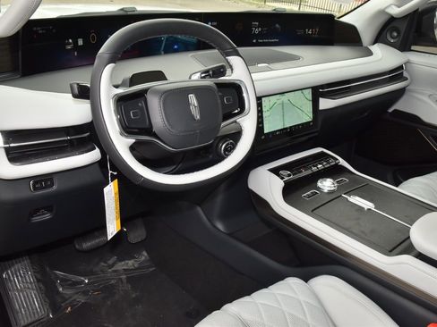 New 2026 Lincoln Navigator L Black Label AWD/4WD image 37