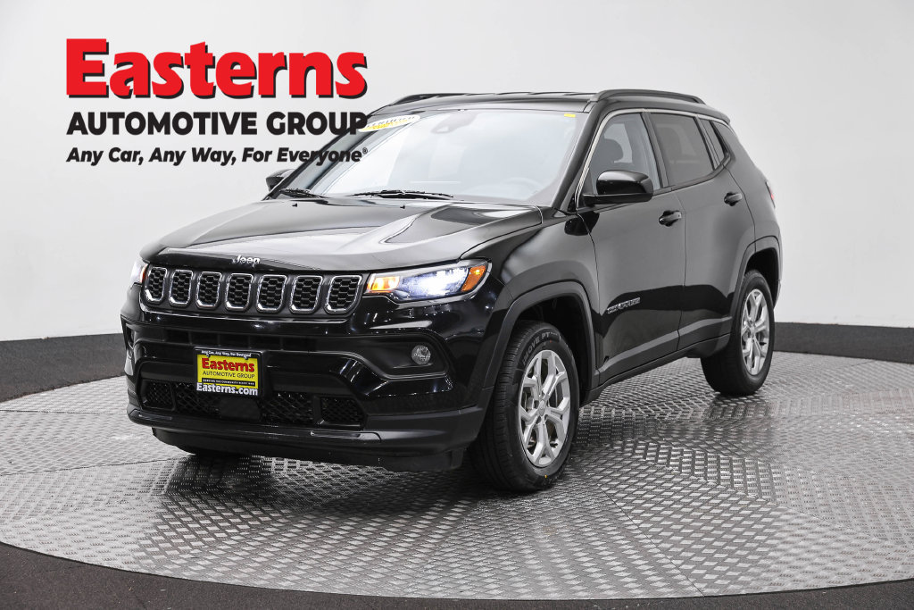 Used 2024 Jeep Compass Latitude AWD/4WD image 1