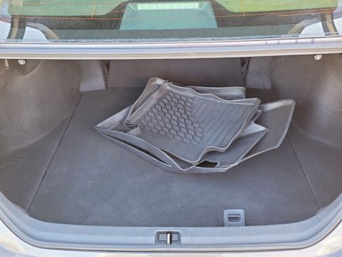 Used 2018 Toyota Camry LE image 7