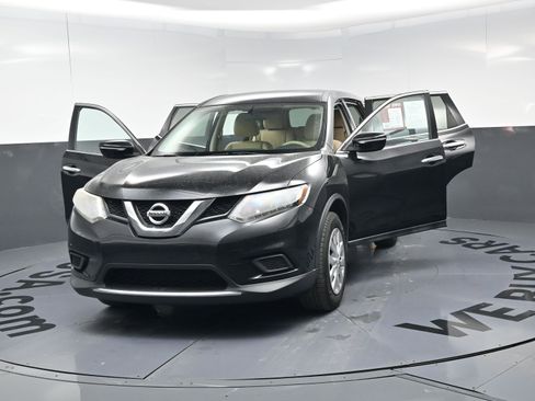 Used 2015 Nissan Rogue S w/ S Family Package image 24