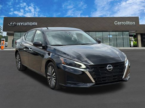 Used 2025 Nissan Altima 2.5 SV FWD image 3