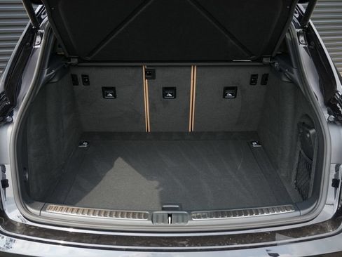Certified 2026 Porsche Macan AWD/4WD image 17