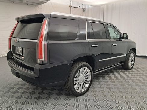 Used 2019 Cadillac Escalade Platinum image 4