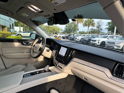 Used 2022 Volvo XC60 B5 Inscription w/ Protection Package Premier image 35