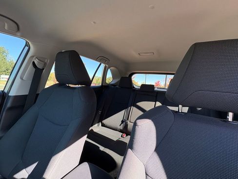 Used 2022 Toyota RAV4 LE image 19