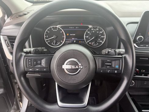 Used 2023 Nissan Rogue SV image 24