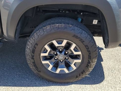 Used 2022 Toyota Tacoma TRD Off-Road w/ Technology Package AWD/4WD image 16