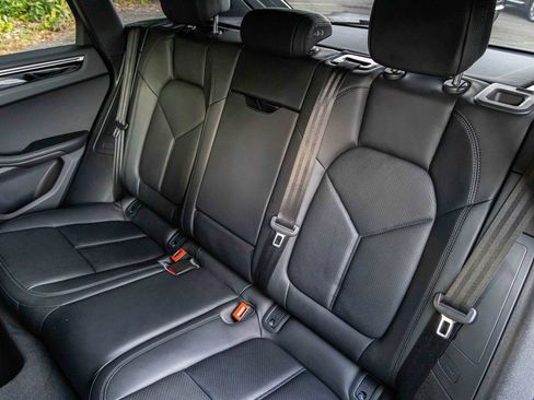 Used 2022 Porsche Macan image 24