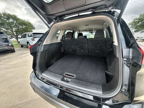 Used 2025 Nissan Rogue SV FWD image 25