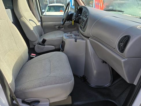 Used 2002 Ford E-250 and Econoline 250 E-250 image 11