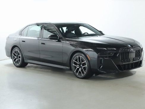 Used 2025 BMW 740i xDrive image 11