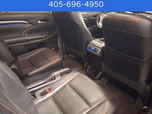 Used 2015 Toyota Highlander Limited Platinum image 9