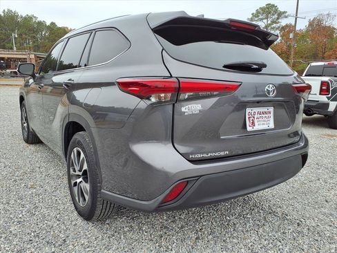 Used 2021 Toyota Highlander XLE image 7