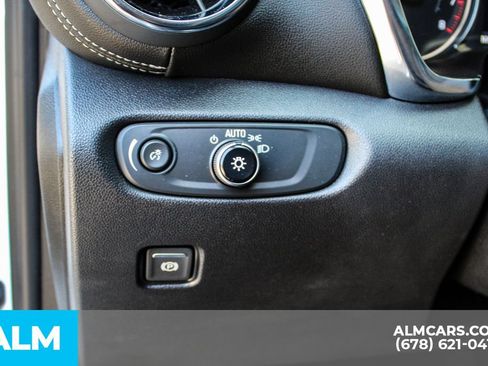 Used 2025 Chevrolet Blazer LT FWD image 32