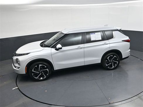 Used 2024 Mitsubishi Outlander SE image 25