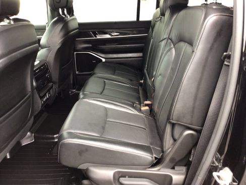 Used 2022 Jeep Wagoneer Series III w/ Premium Group I AWD/4WD image 10