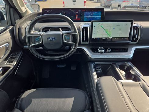 Used 2025 Ford Expedition Platinum image 30