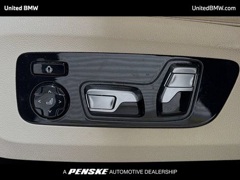 Used 2021 BMW X7 xDrive40i w/ M Sport Package AWD/4WD image 4