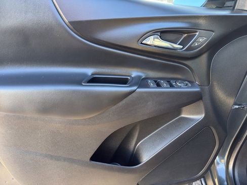 Used 2018 Chevrolet Equinox LT image 13