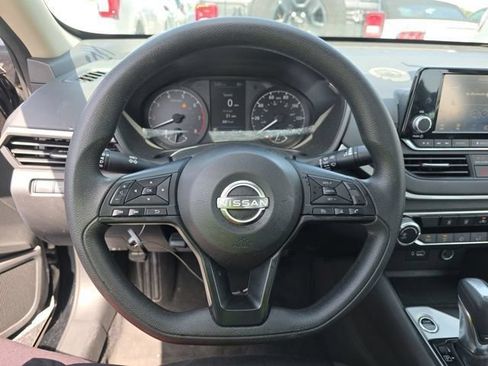 Used 2024 Nissan Altima 2.5 S FWD image 8