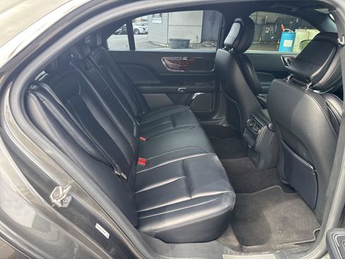 Used 2019 Lincoln Continental Premiere image 15