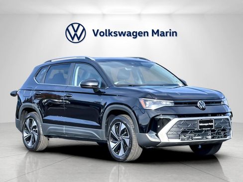 New 2026 Volkswagen Taos SE image 7