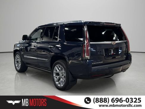 Used 2017 Cadillac Escalade Platinum AWD/4WD image 3