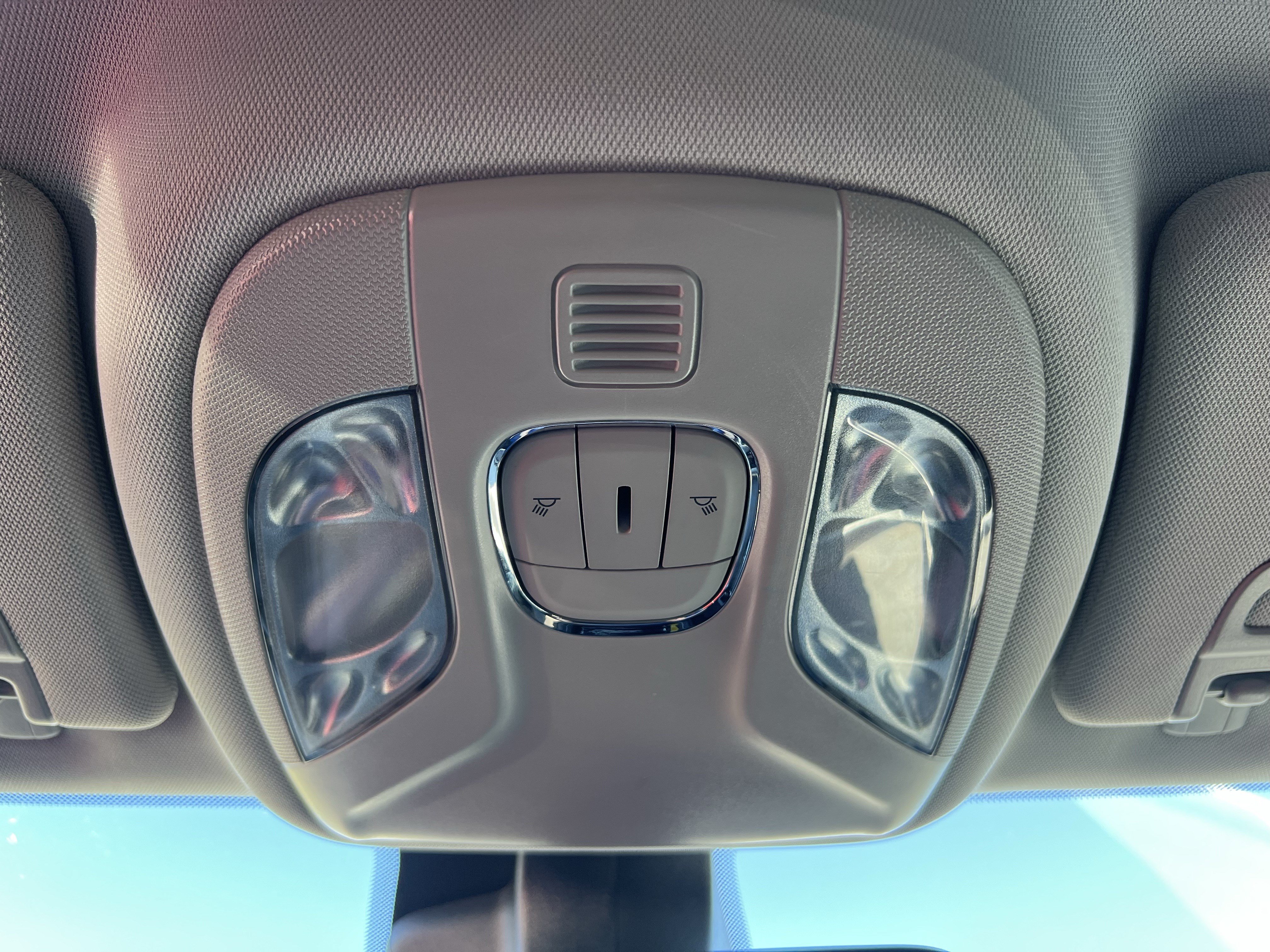 Used 2022 Jeep Compass Latitude FWD image 29