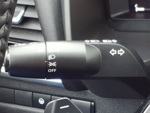 Used 2025 Nissan Rogue SL w/ Tech Package image 25