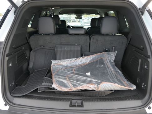 Used 2024 GMC Acadia AT4 w/ LPO, Floor Liner Package image 21