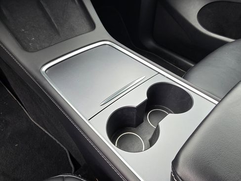 Used 2023 Tesla Model Y Long Range AWD/4WD image 18