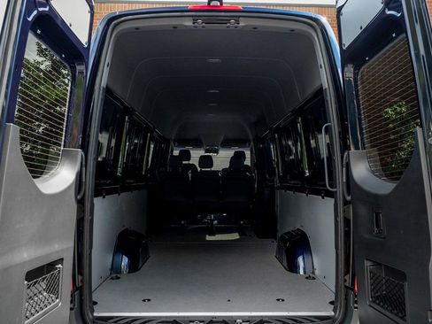 Used 2025 Mercedes-Benz Sprinter 2500 image 11