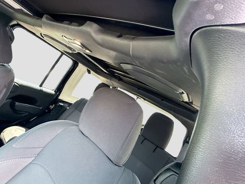 Used 2022 Jeep Wrangler Unlimited Sport w/ Sun And Sound Package AWD/4WD image 20