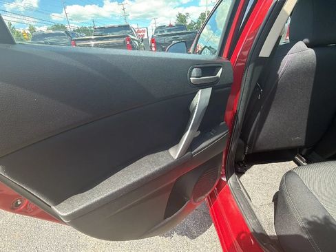 Used 2011 MAZDA MAZDA3 s Sport FWD image 12