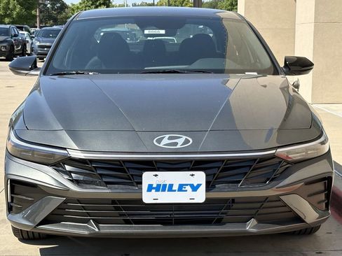 New 2025 Hyundai Elantra Sport image 7