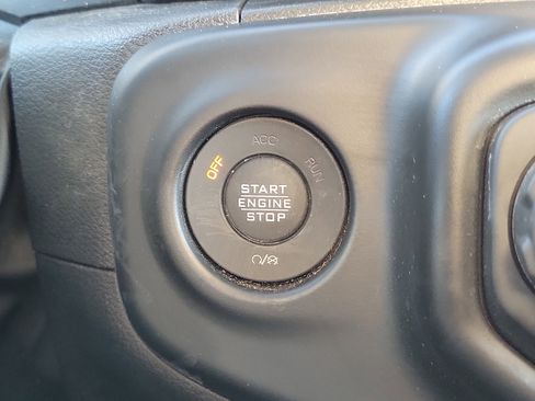 Used 2022 Jeep Gladiator Sport image 32