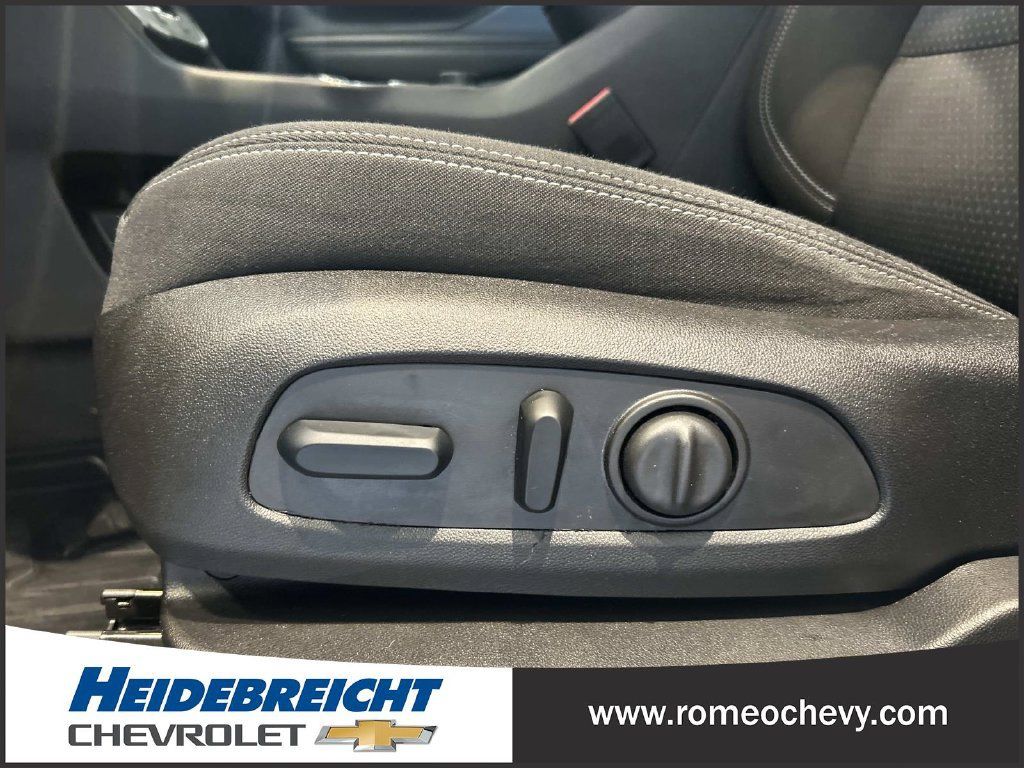 Used 2024 GMC Terrain SLE w/ Driver Convenience Package FWD image 14