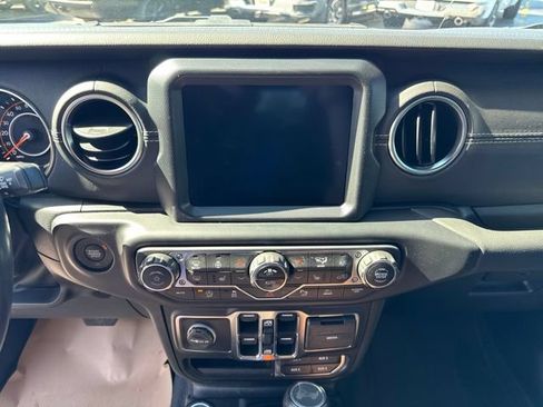 Used 2022 Jeep Wrangler Unlimited Sahara w/ LED Lighting Group AWD/4WD image 13