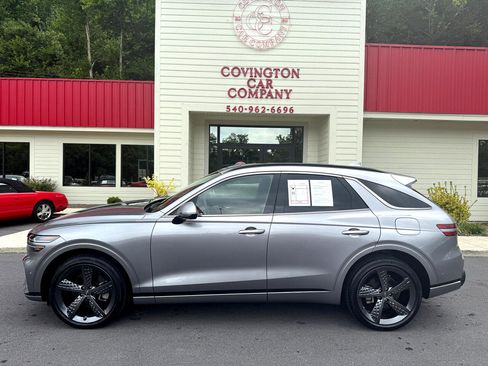 Used 2022 Genesis GV70 2.5T w/ Sport Prestige Package image 3